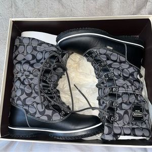 COACH SIGNATURE SHAINE BLACK WHITE GRAY ALL WEATHER BOOTS